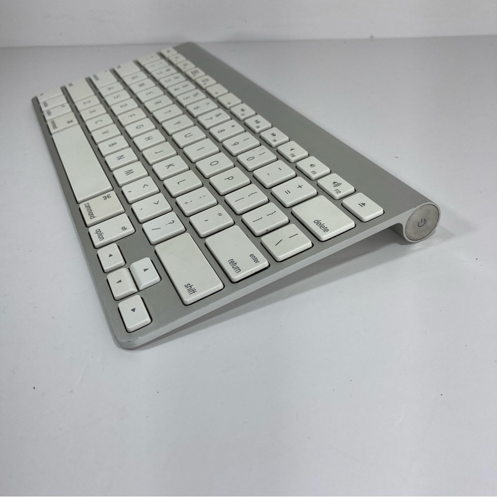 Genuine Apple A1314 Bluetooth Aluminum Keyboard Silver Compact - TESTED - Picture 7 of 9
